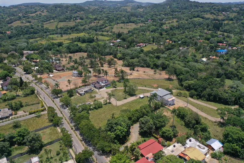 Vista general del proyecto, la avenida y los desarrollos del entorno