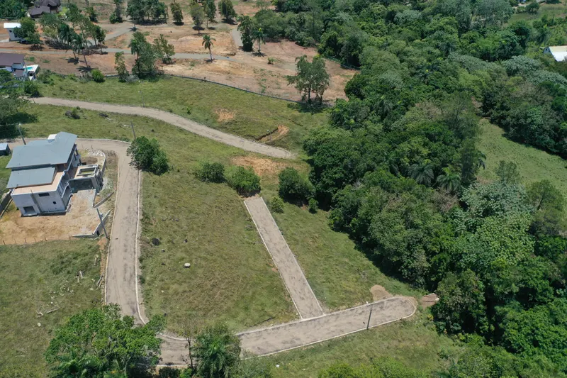 Vista aérea que muestra las pendientes, calles y áreas de menor inclinación